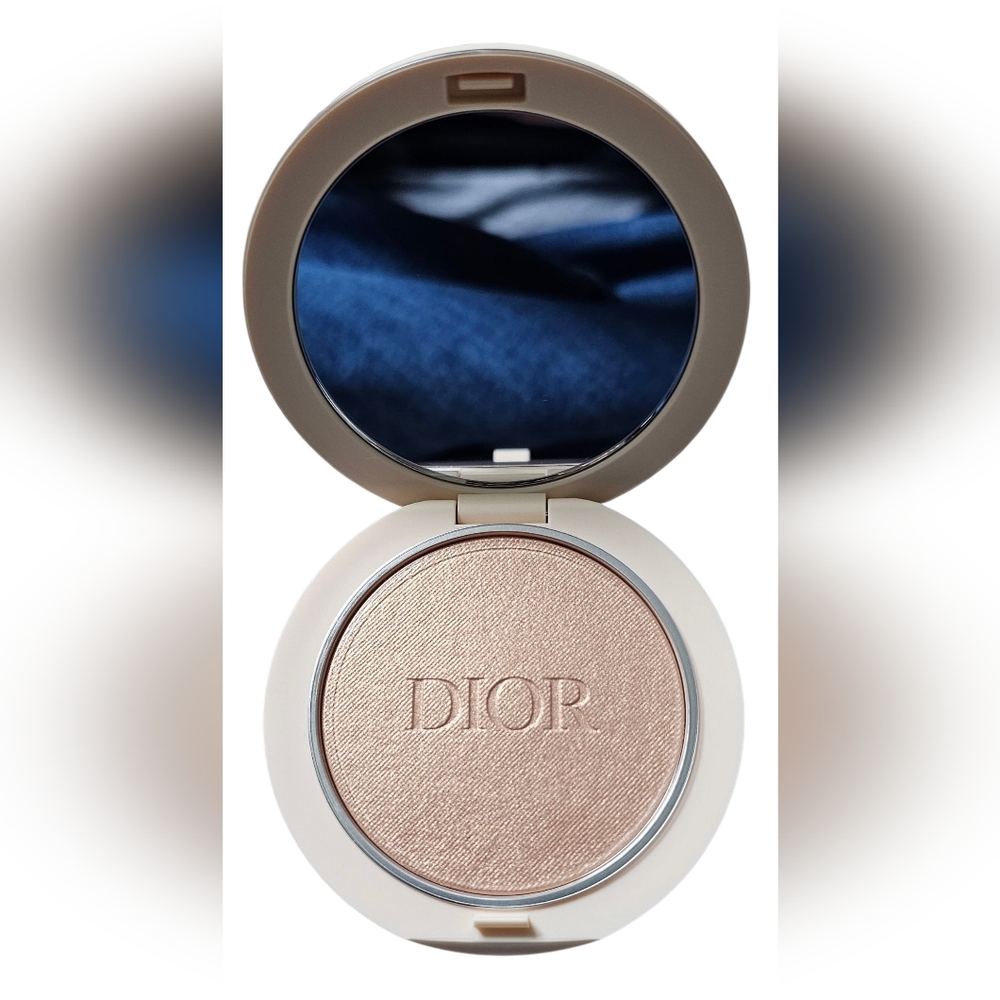 Dior Cream Quilted Compact with Silver Logo, Dior Forever Couture Luminizer, New - Picture 2 of 3